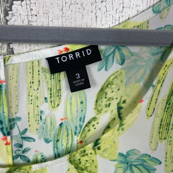 Torrid cactus print blouse top button up in back green white size 3 plus size 3X - Picture 2 of 7